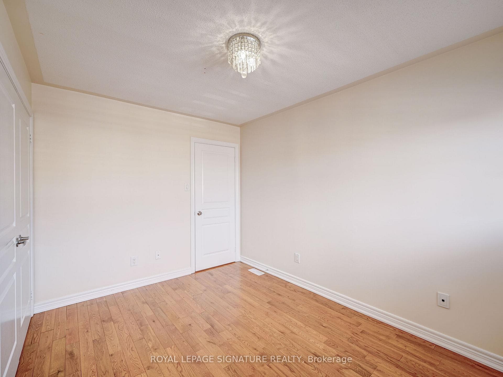 106 Naperton Drive photo 32