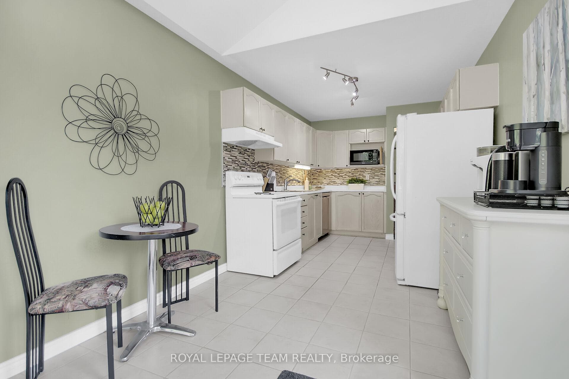 75 Inverary Drive photo 13