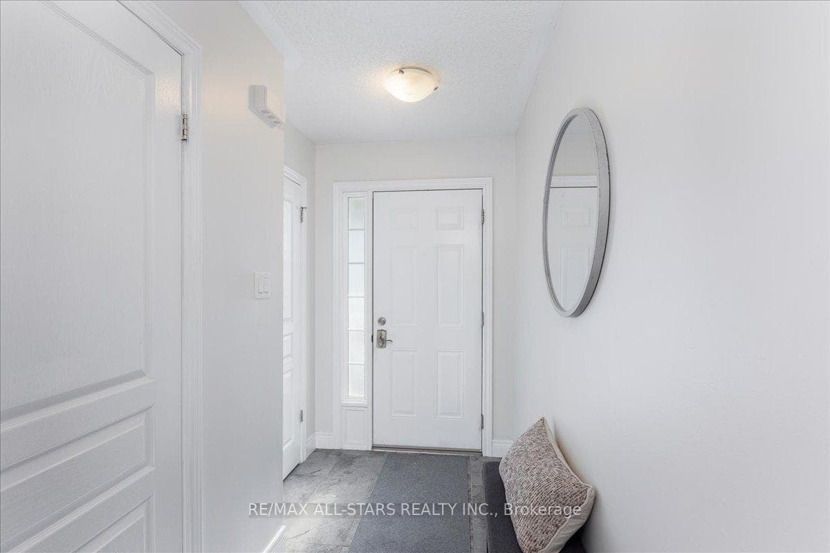 81 Douglas Drive photo 8
