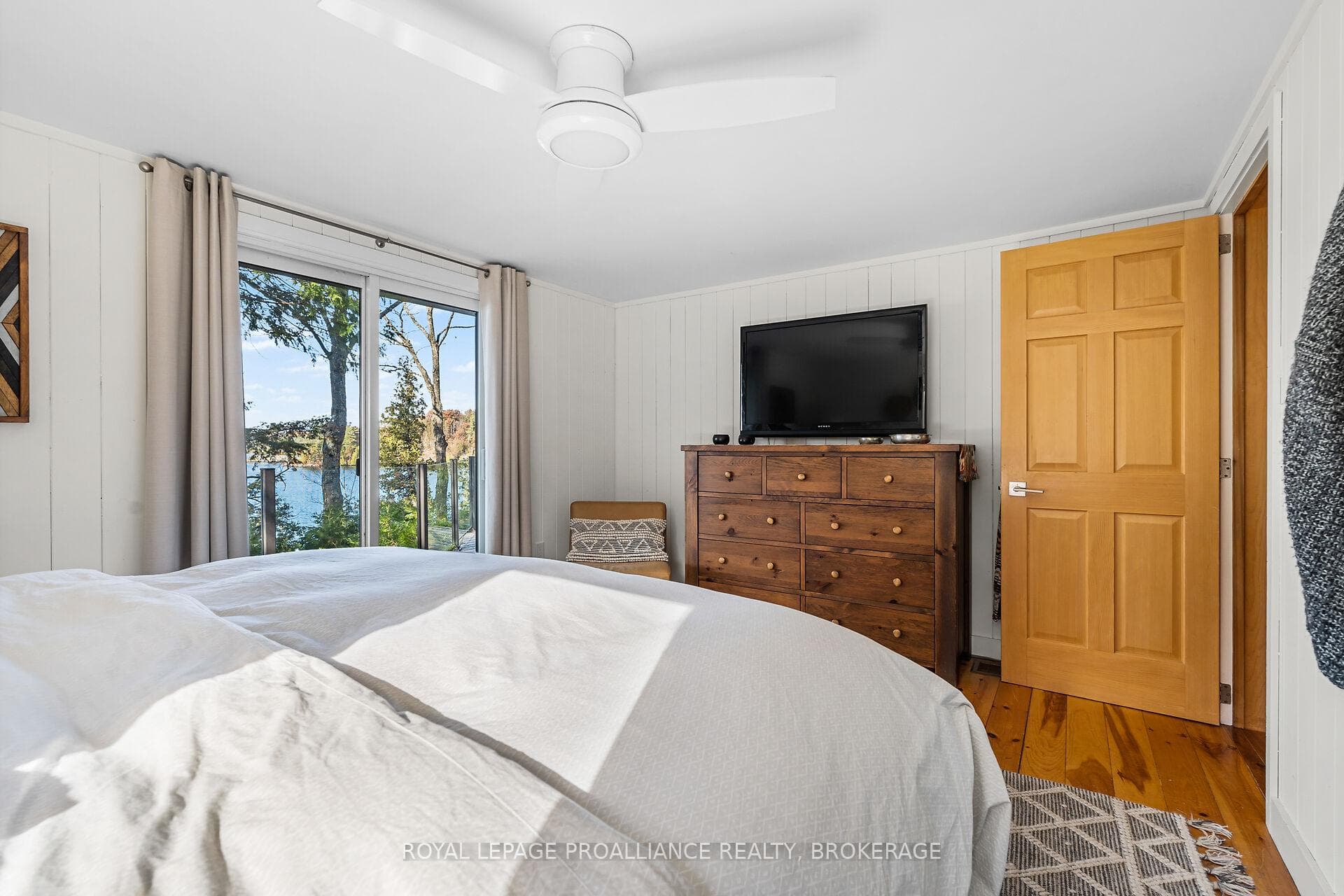 555 Delong Road photo 17