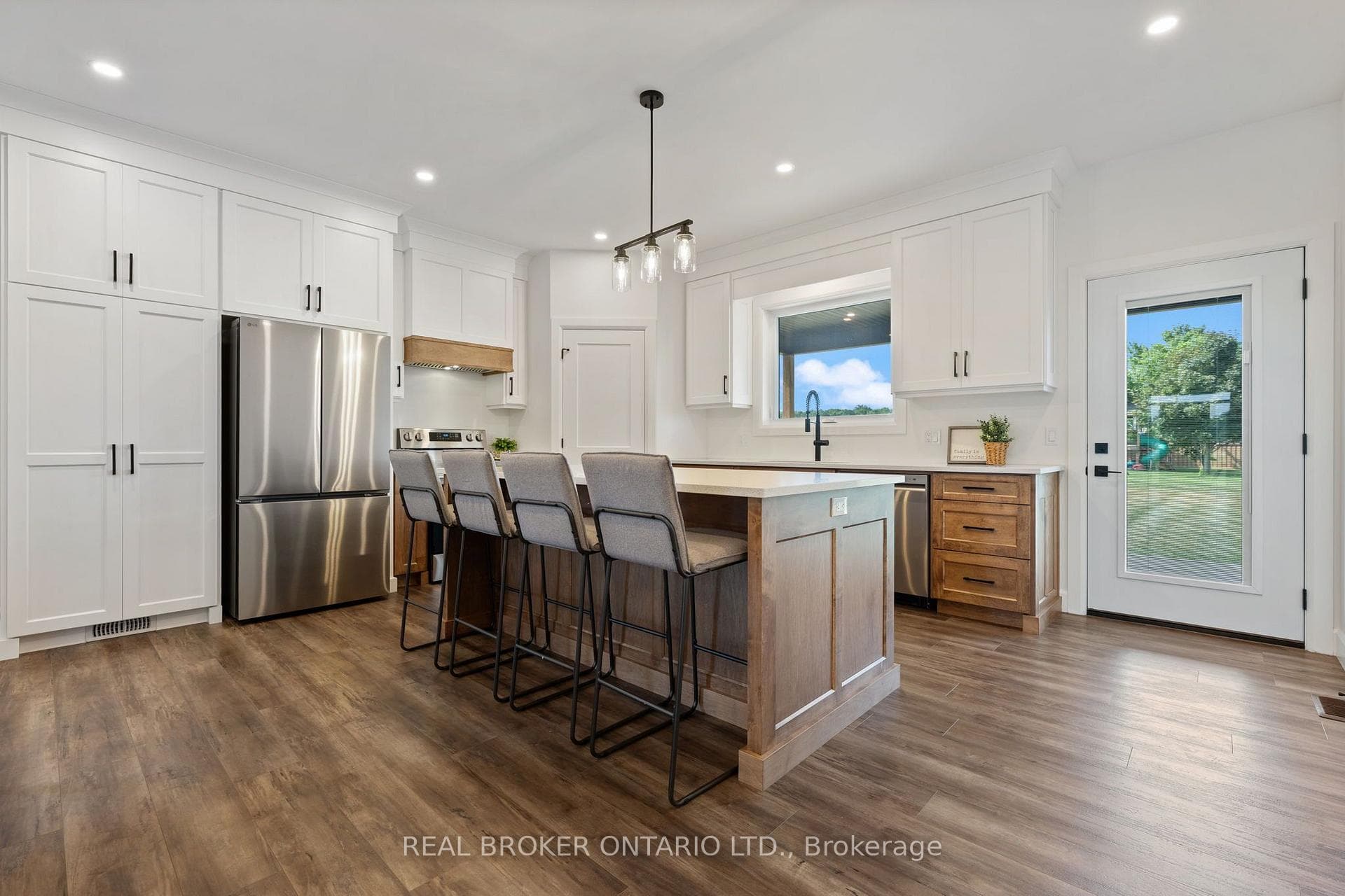 57009 Bruce Street photo 10
