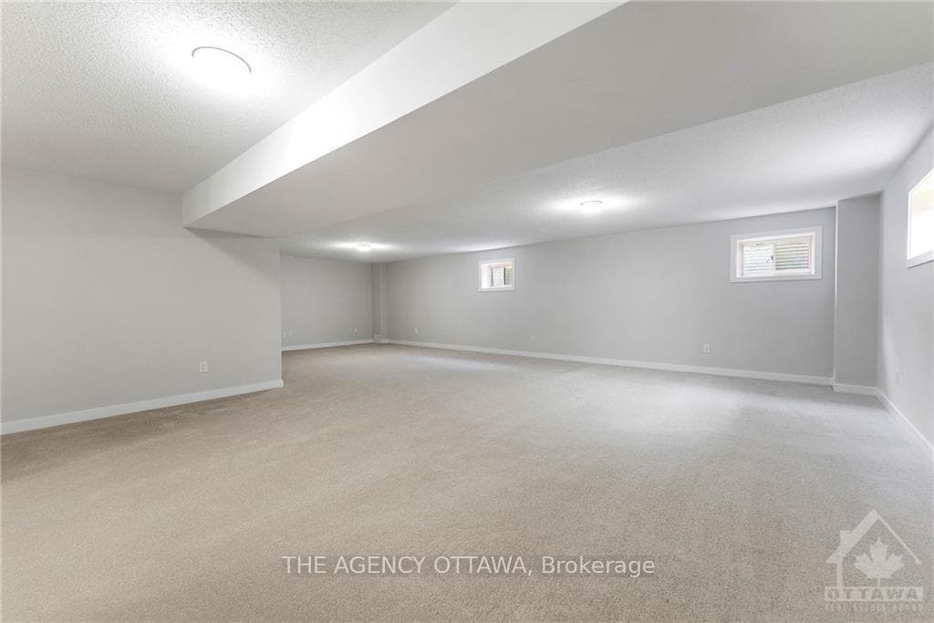89 HACKAMORE Crescent photo 27