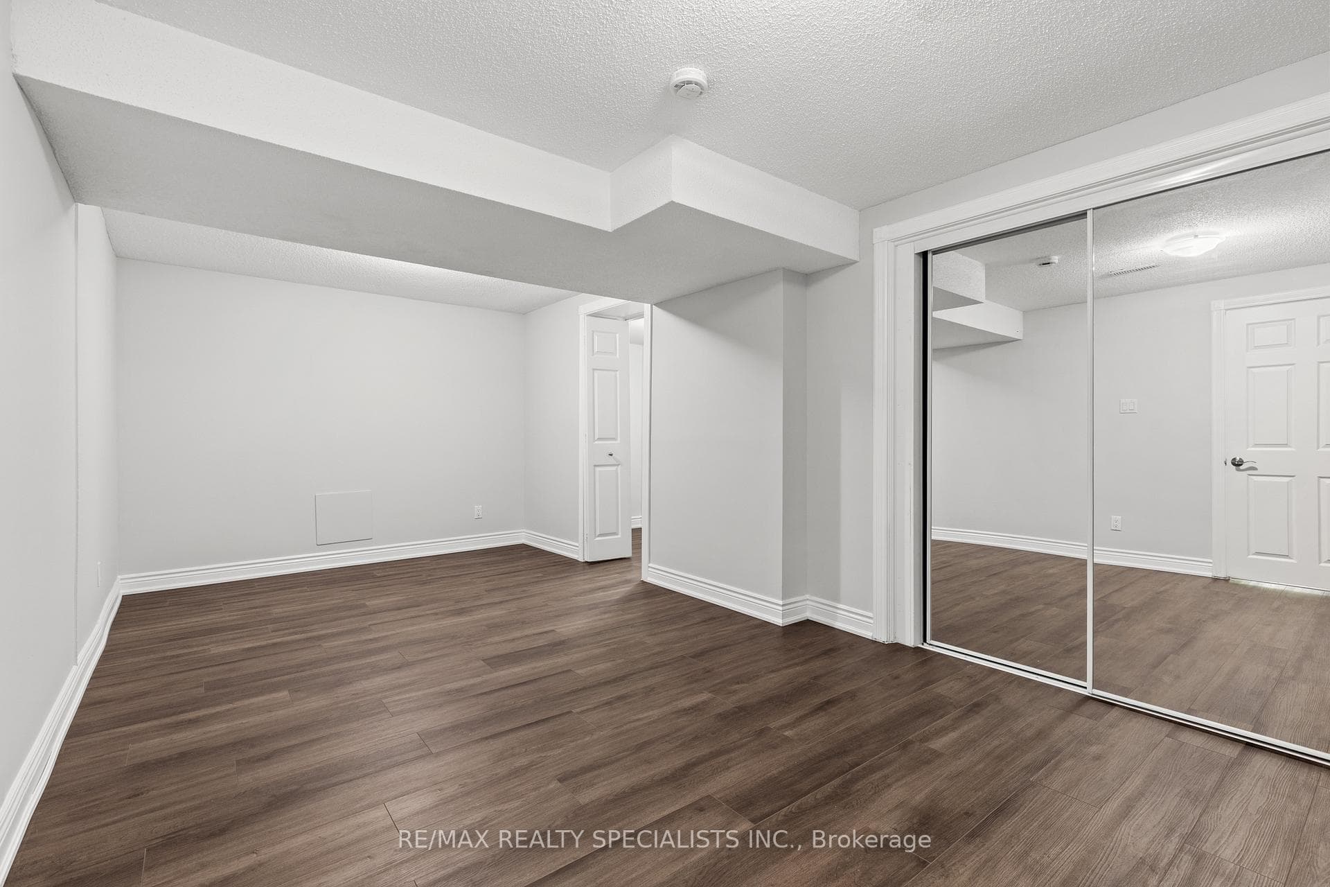 2393 Hargood Place photo 20