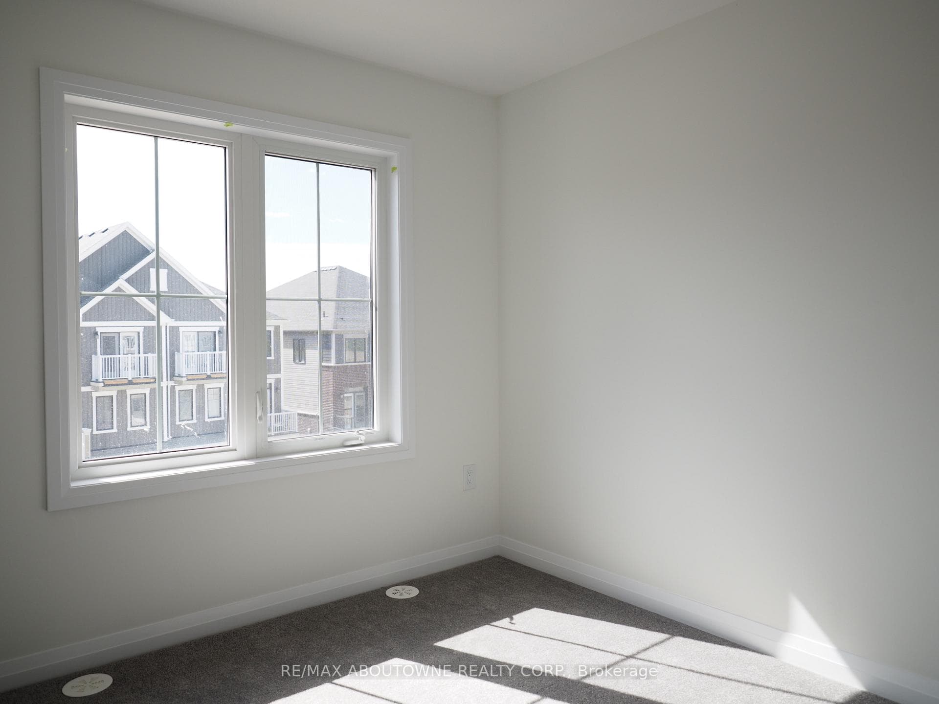 86 Norwich Crescent photo 14