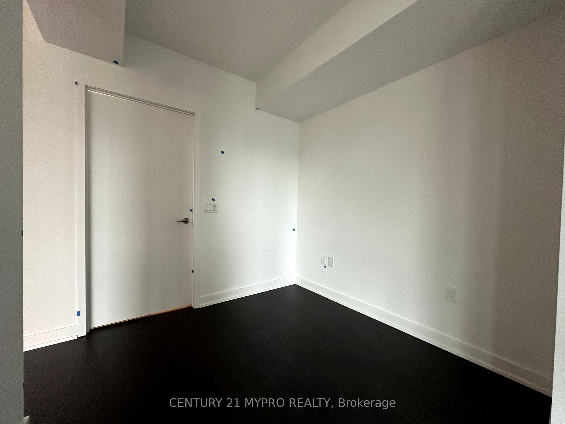230 Simcoe Street Unit 2213 photo 4