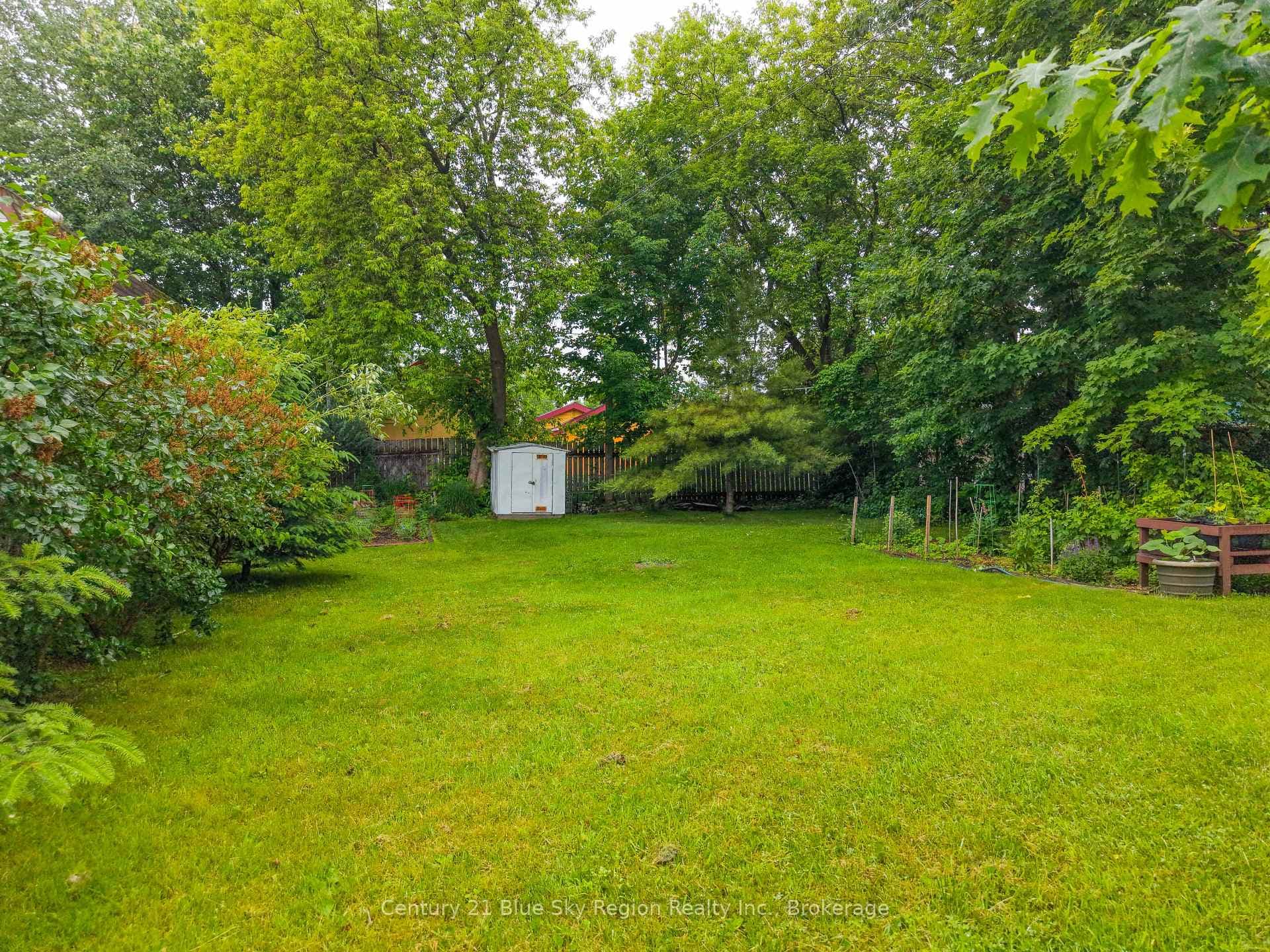 577 O'Brien Street photo 33