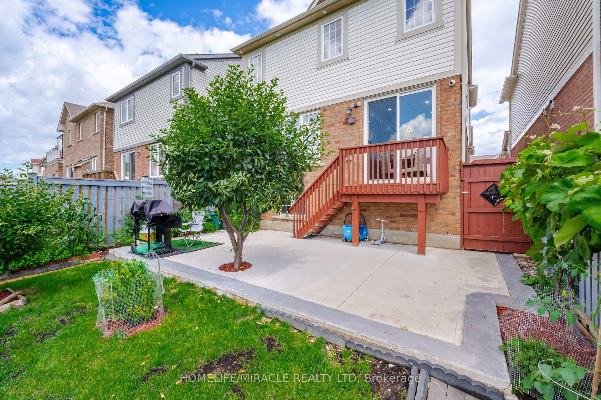 12 Robert Parkinson Drive photo 34