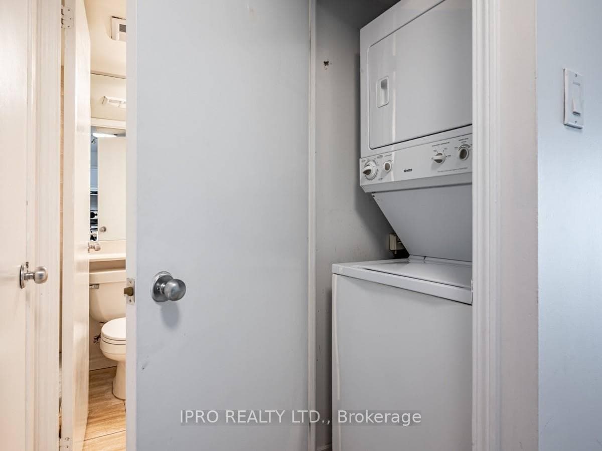 600 Queens Quay Unit 307 photo 10