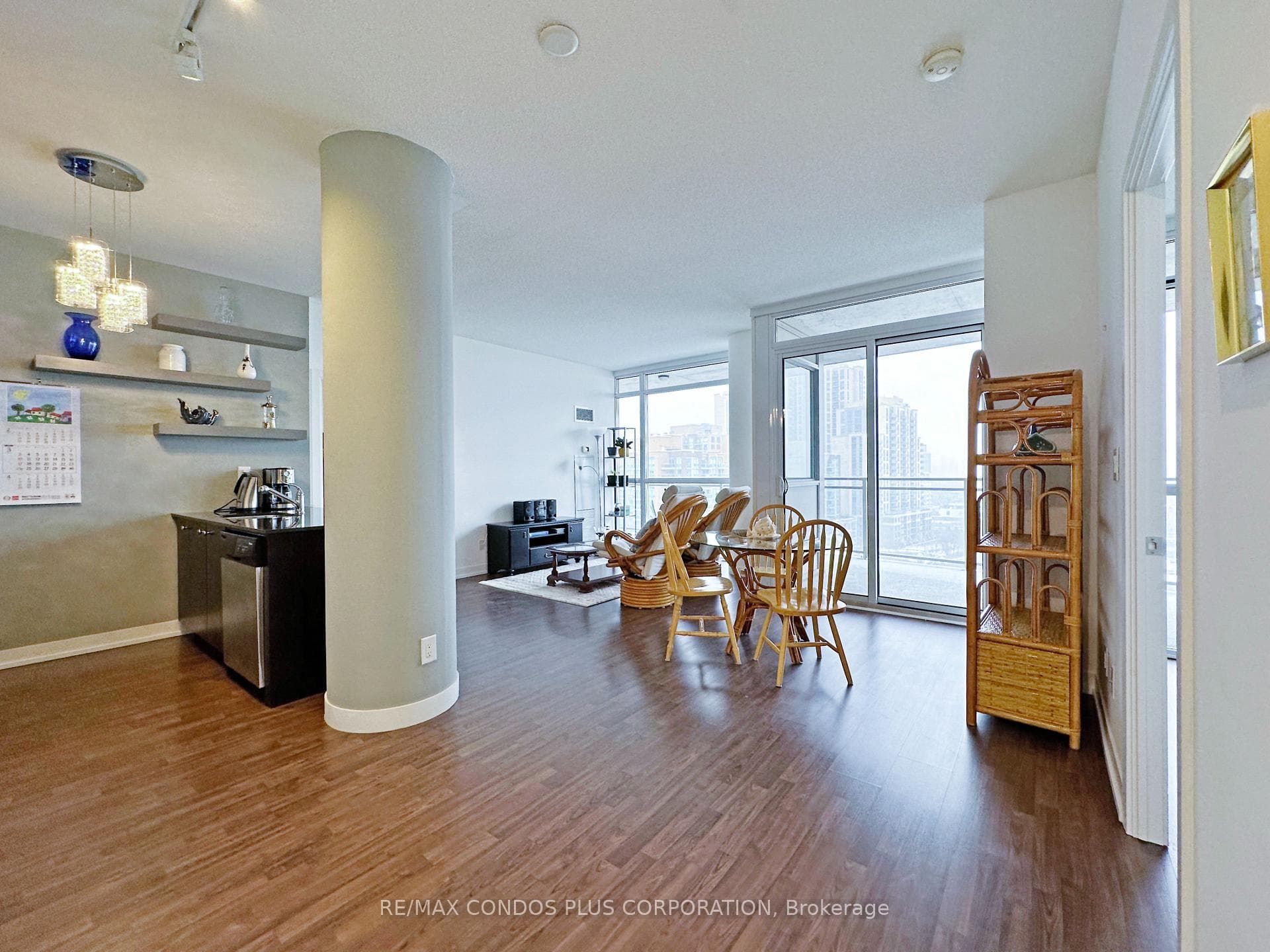 5101 Dundas Street Unit 908 photo 4