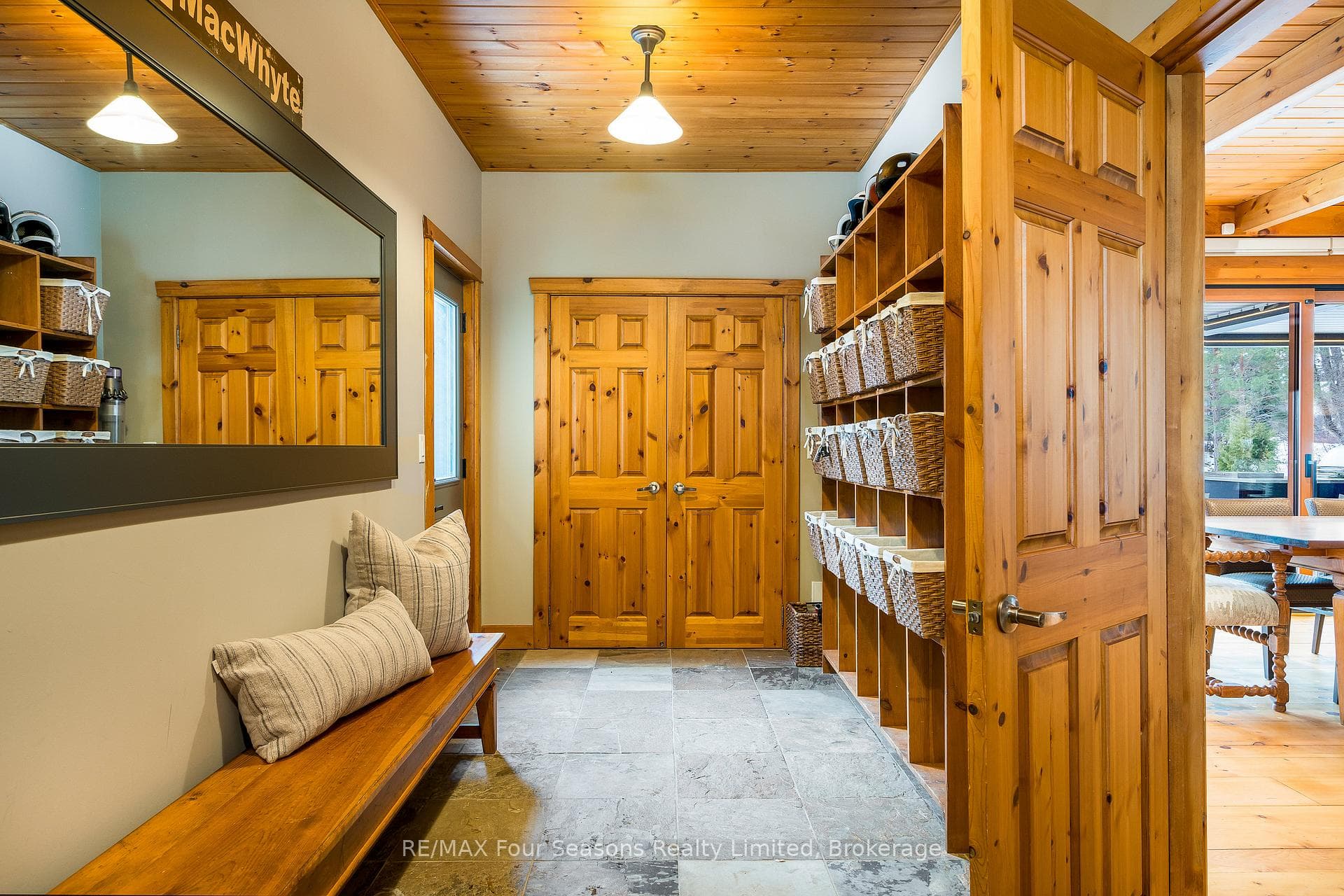 140 Alexandra Way photo 17