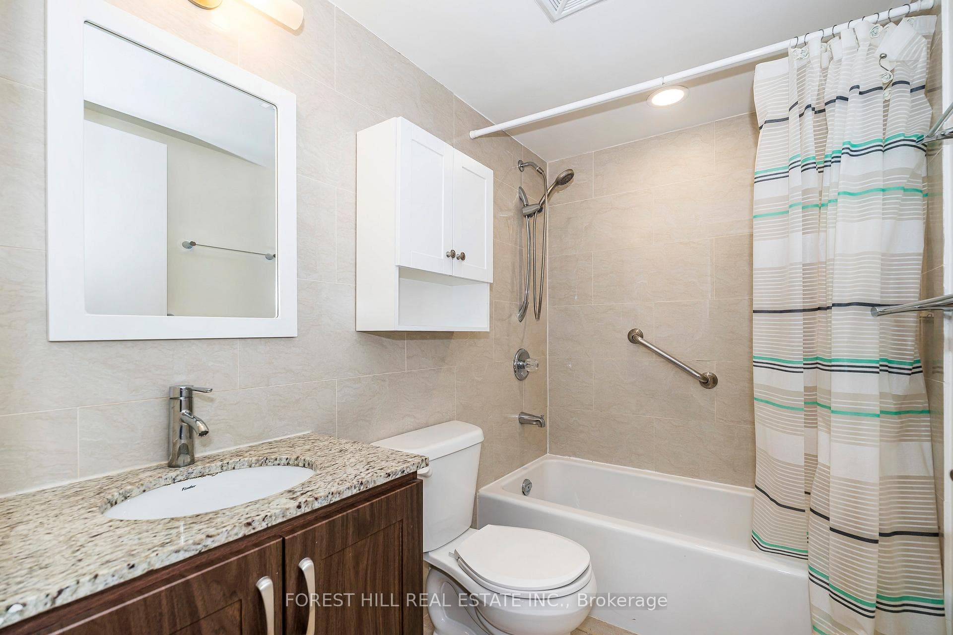 25 Carlton Street Unit 1607 photo 15
