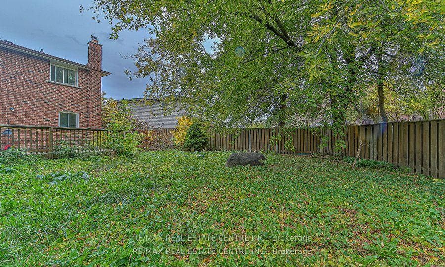 20 Mozart Crescent photo 8