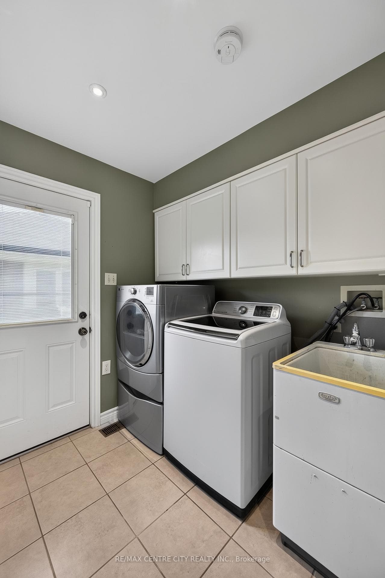 15 Cavanaugh Crescent photo 29