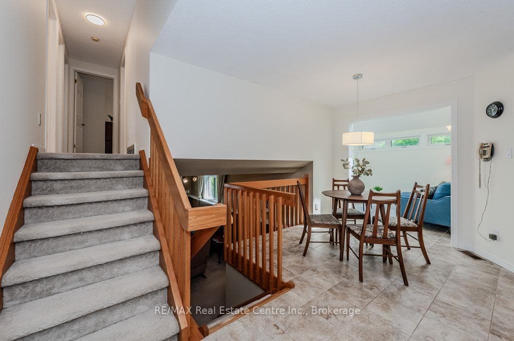 620 Sprucehurst Crescent photo 7