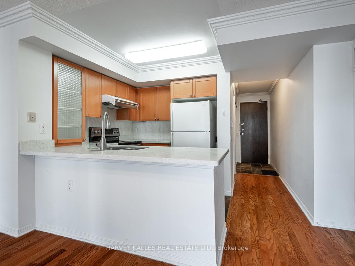 388 Bloor Street Unit 301 photo 6