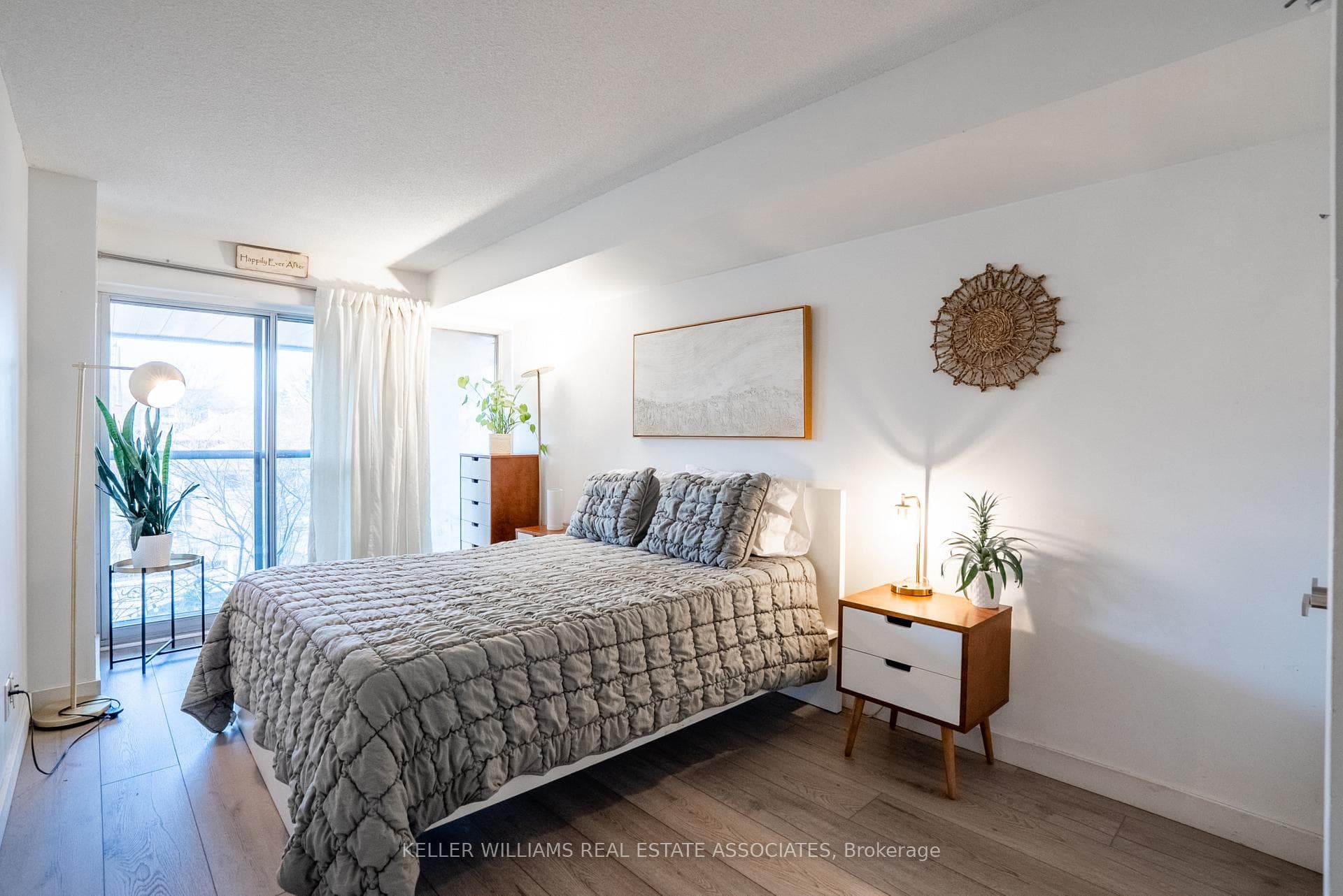 1040 The Queensway Avenue Unit 107 photo 20