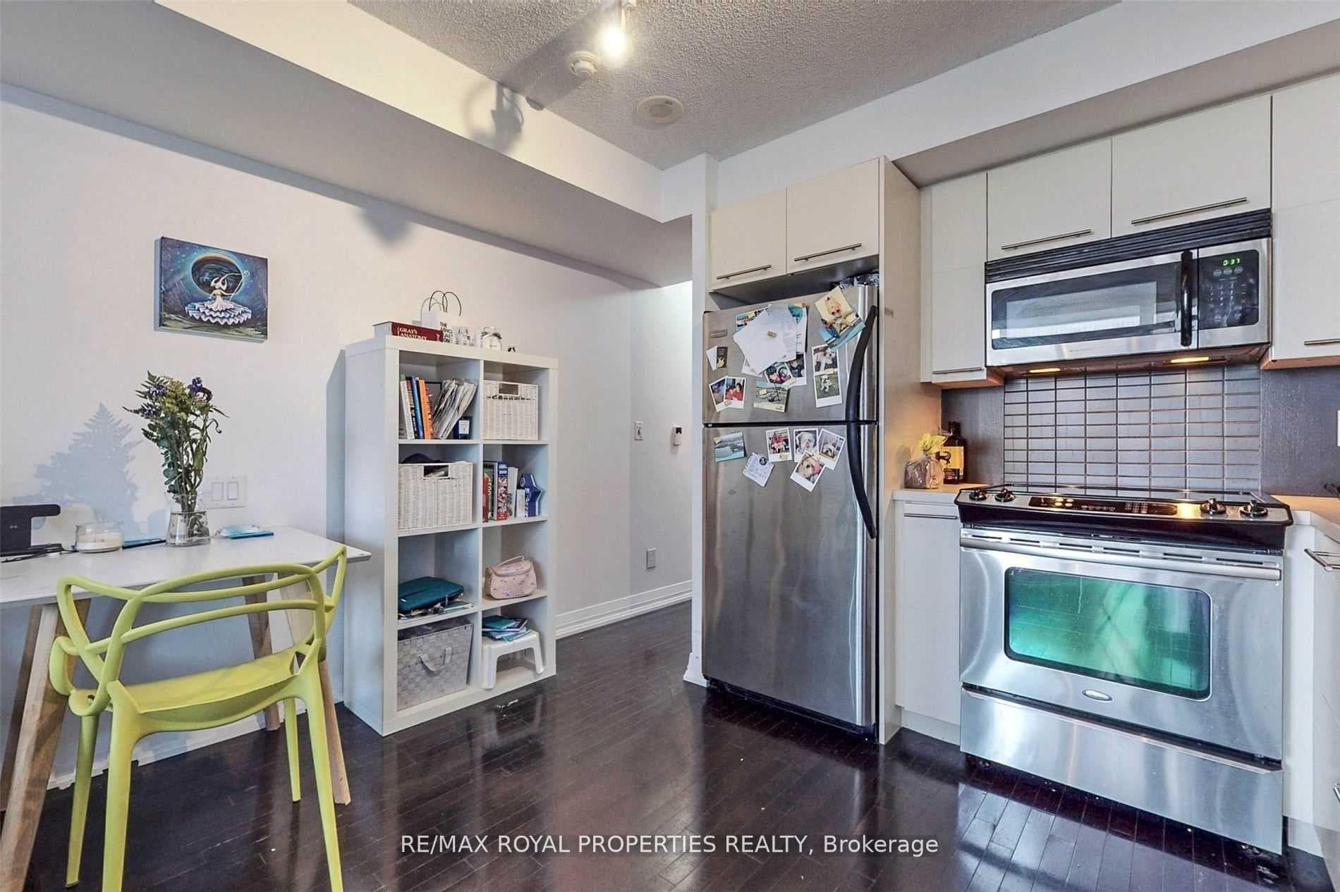 25 Carlton Street Unit 701 photo 9