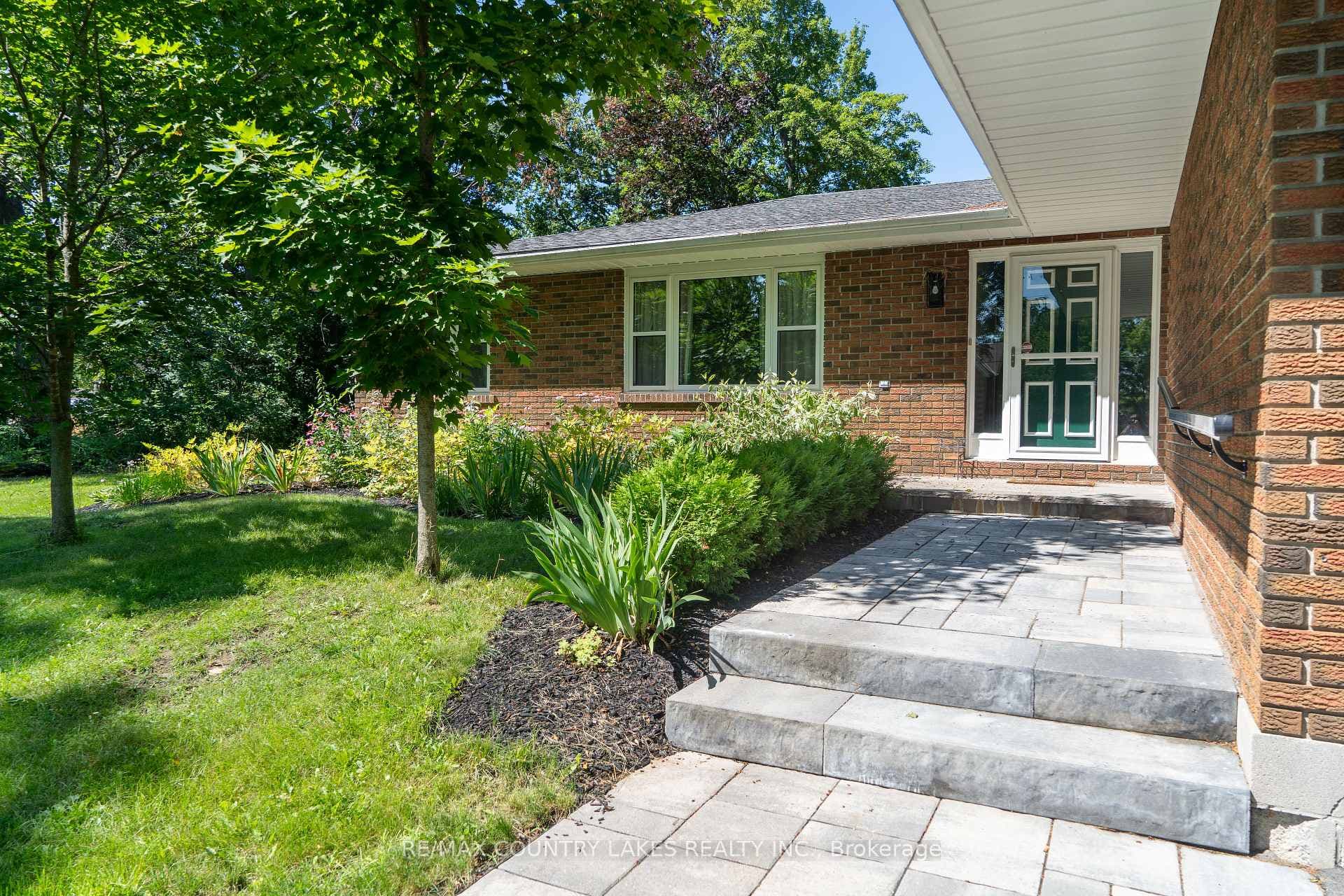 94 Laidlaw Street photo 3