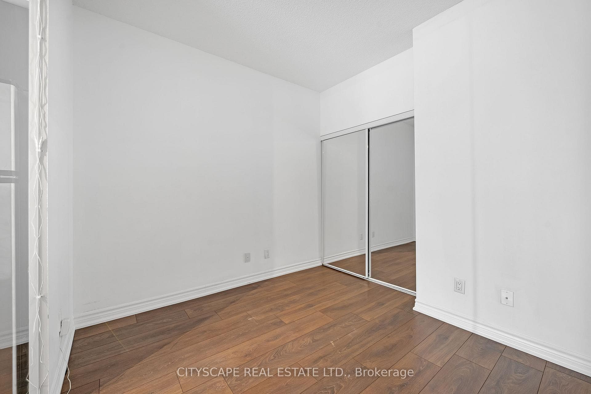 15 Bruyeres Mews Unit 609 photo 19