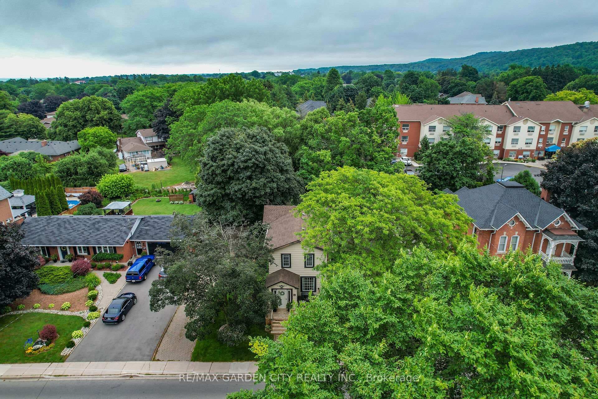 10 Maple Avenue photo 38