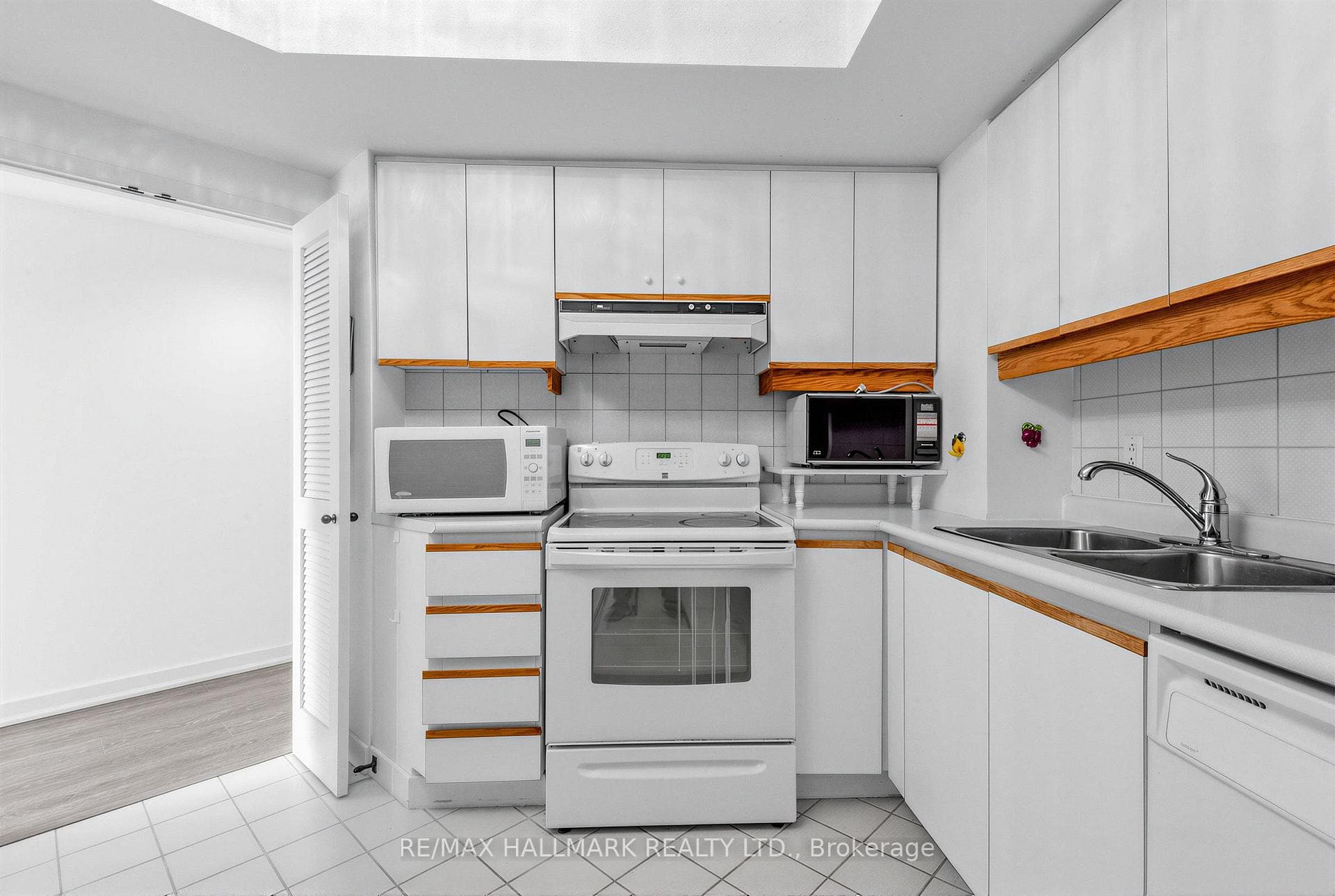 3 Duplex Avenue Unit 102 photo 17