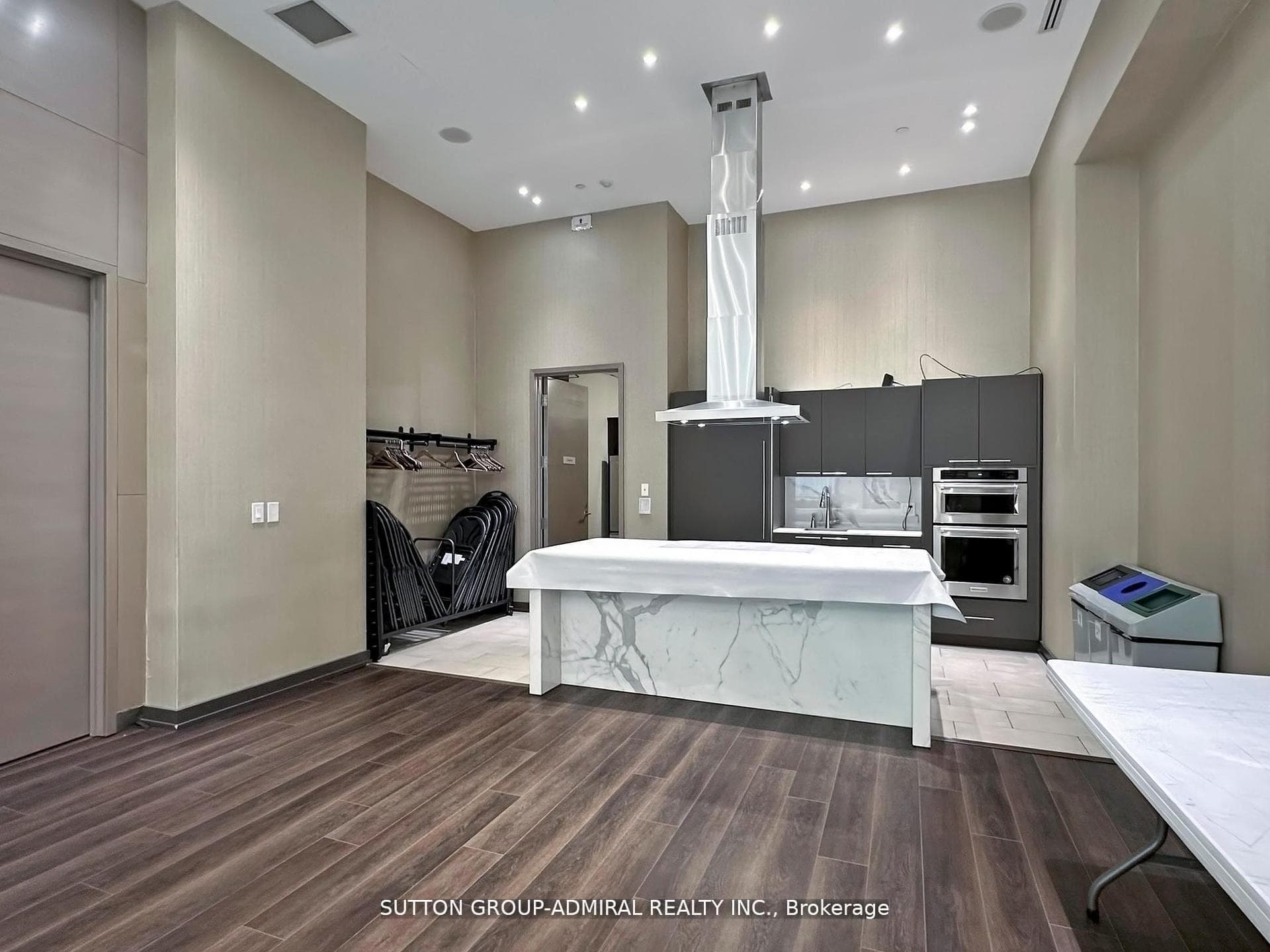 70 Roehampton Avenue Unit 1916 photo 26