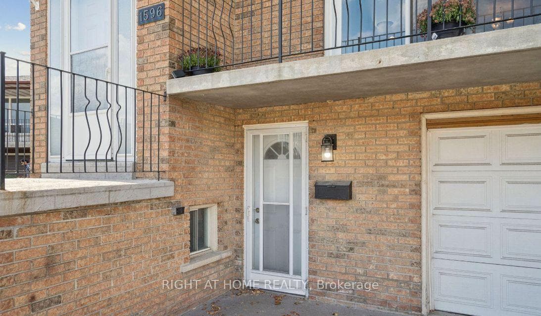 1596 Corkstone Glade Unit Lower photo 3