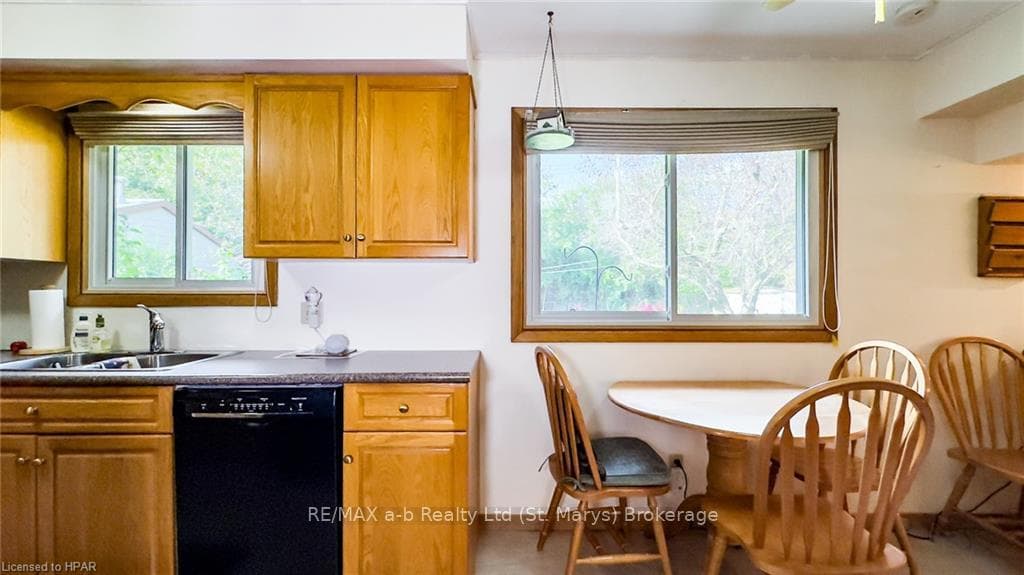 3 SPARLING Crescent photo 16