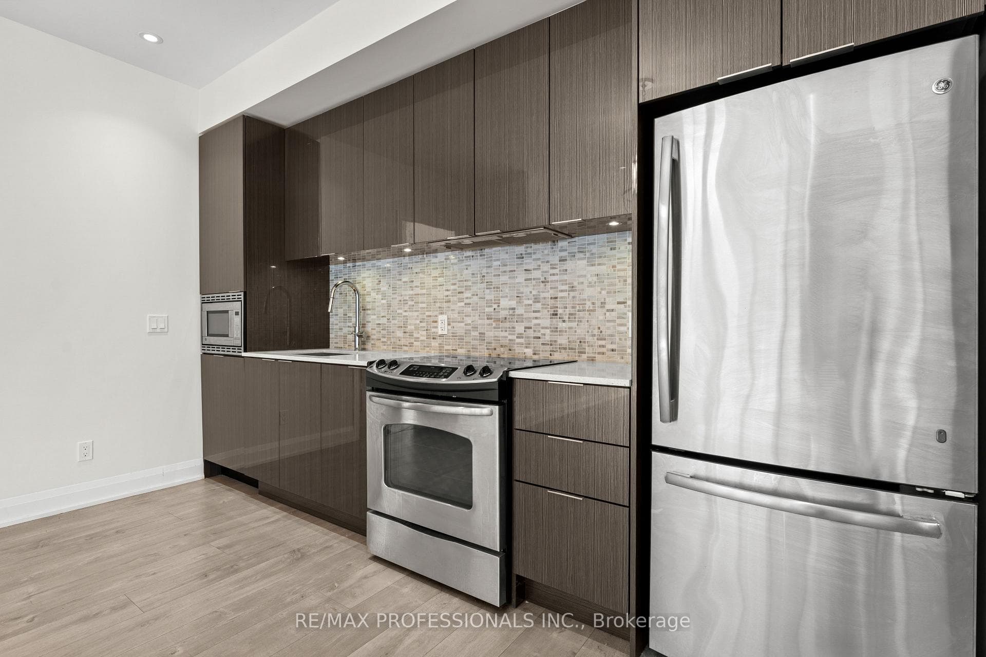 110 Marine Parade Drive Unit 1209 photo 16