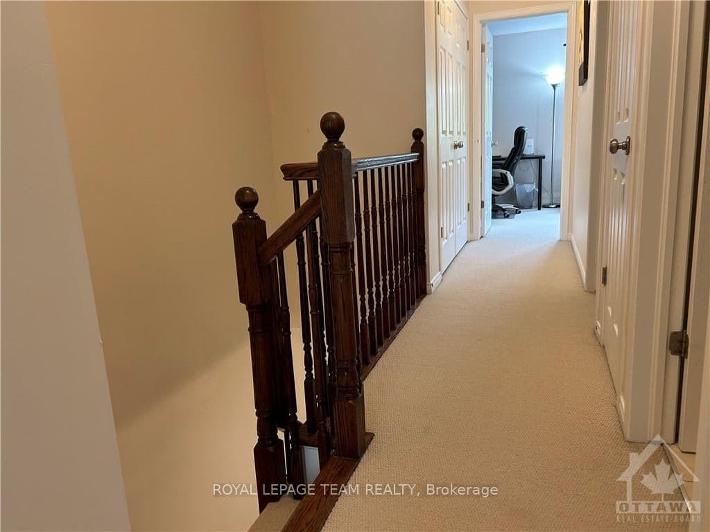 298 LONDON Terrace photo 12