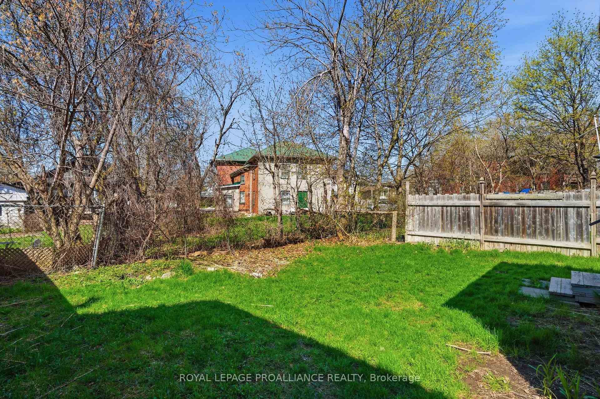 38 Oak Street photo 36