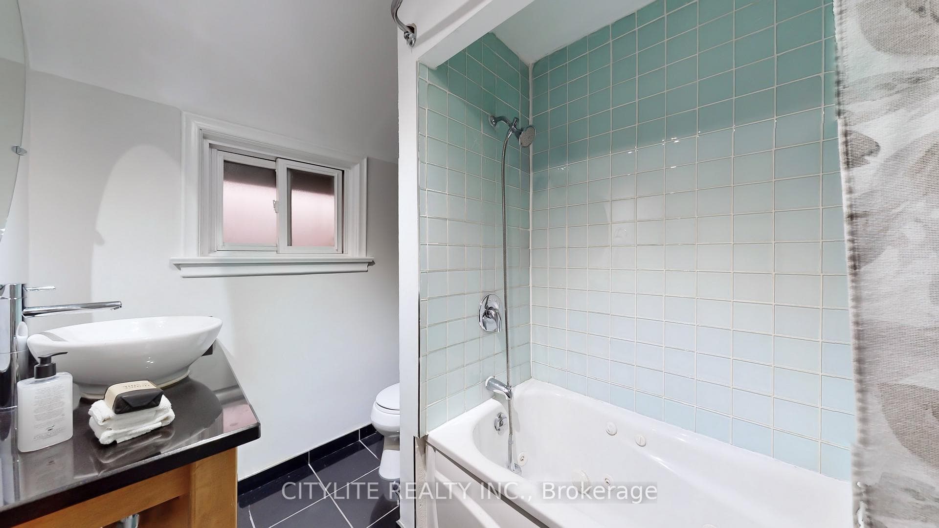 12 Teston Boulevard photo 29