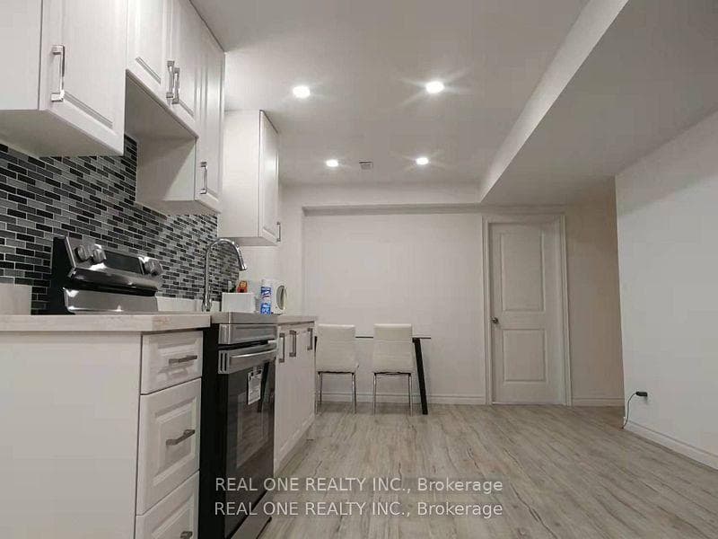 36 Richmond Park Drive Unit Lower photo 6