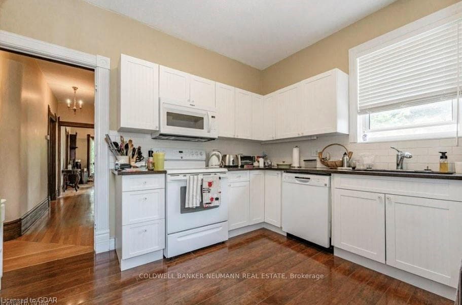 376 Woolwich Street Unit Upper photo 1
