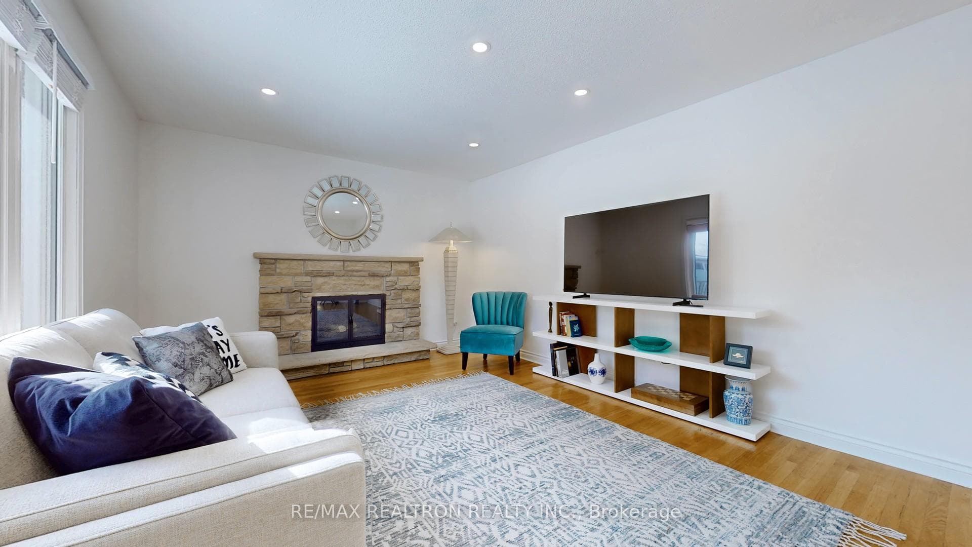 391 Ashworth Drive photo 10