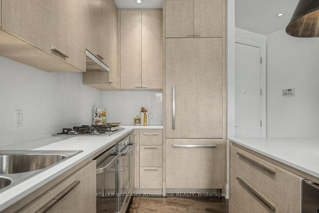 88 Davenport Road Unit 306 photo 7