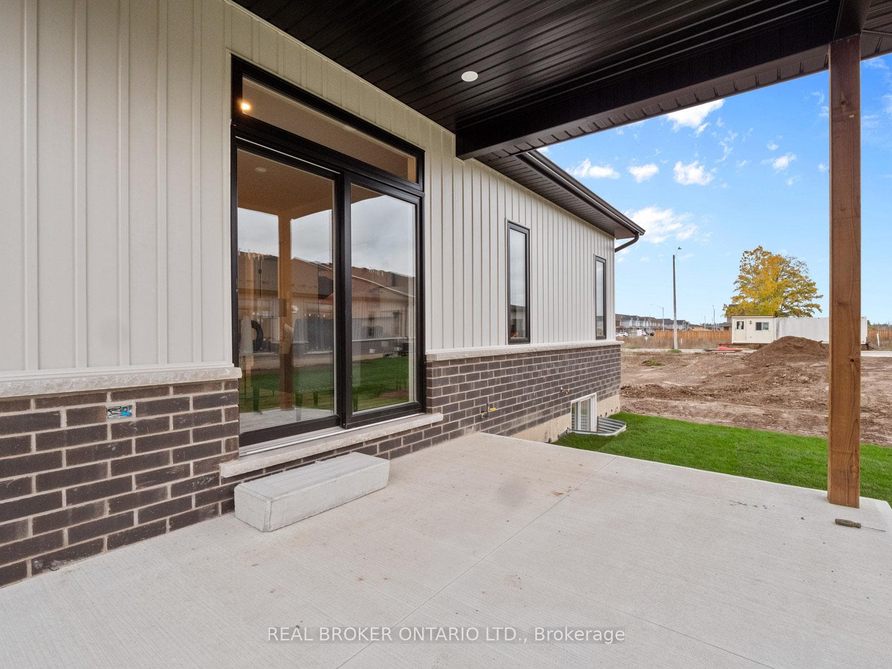 211 Sycamore Street photo 26