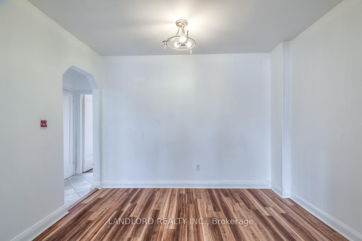 65 Manitoba Street photo 6