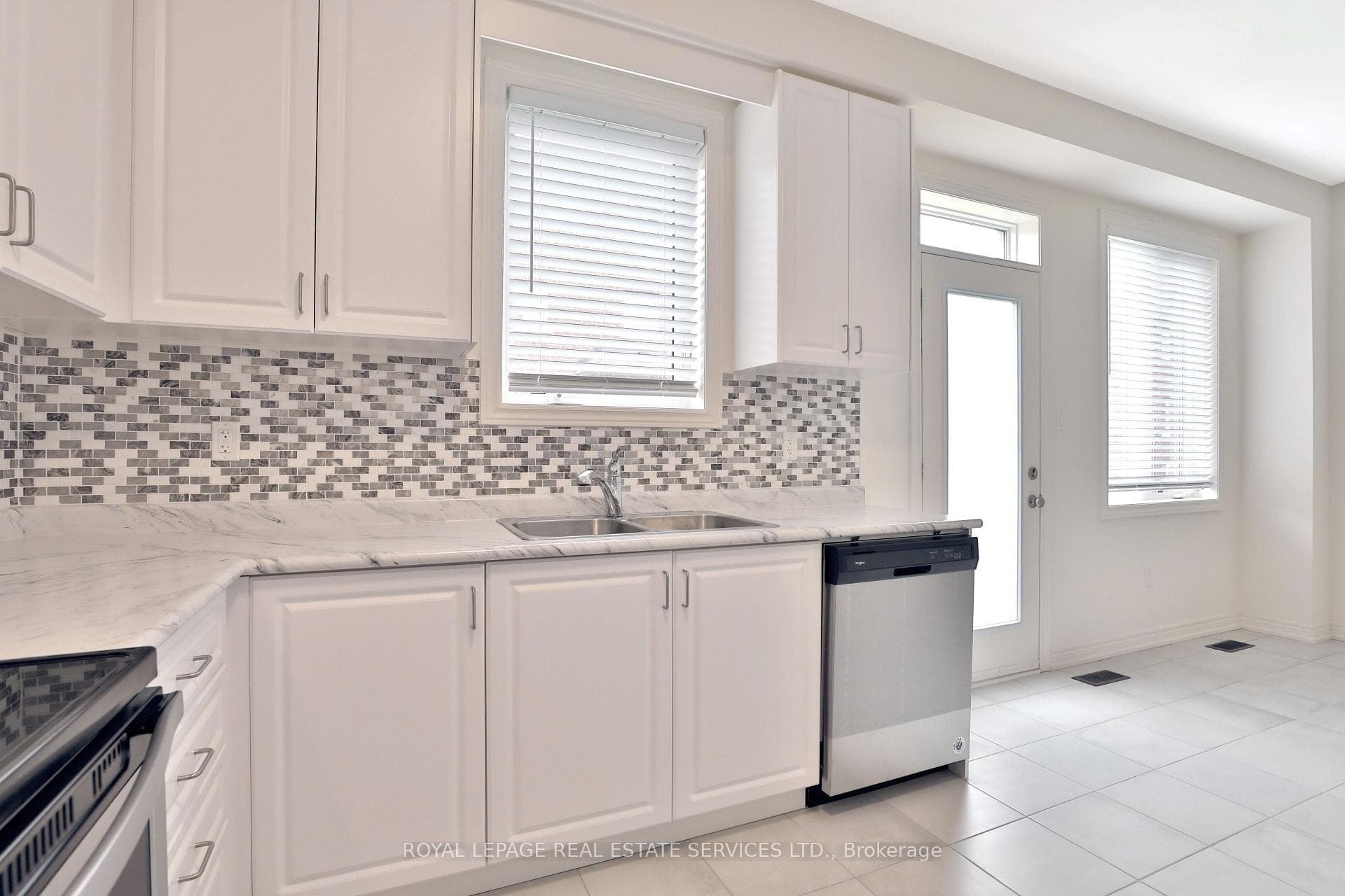 465 Silver Maple Road photo 13