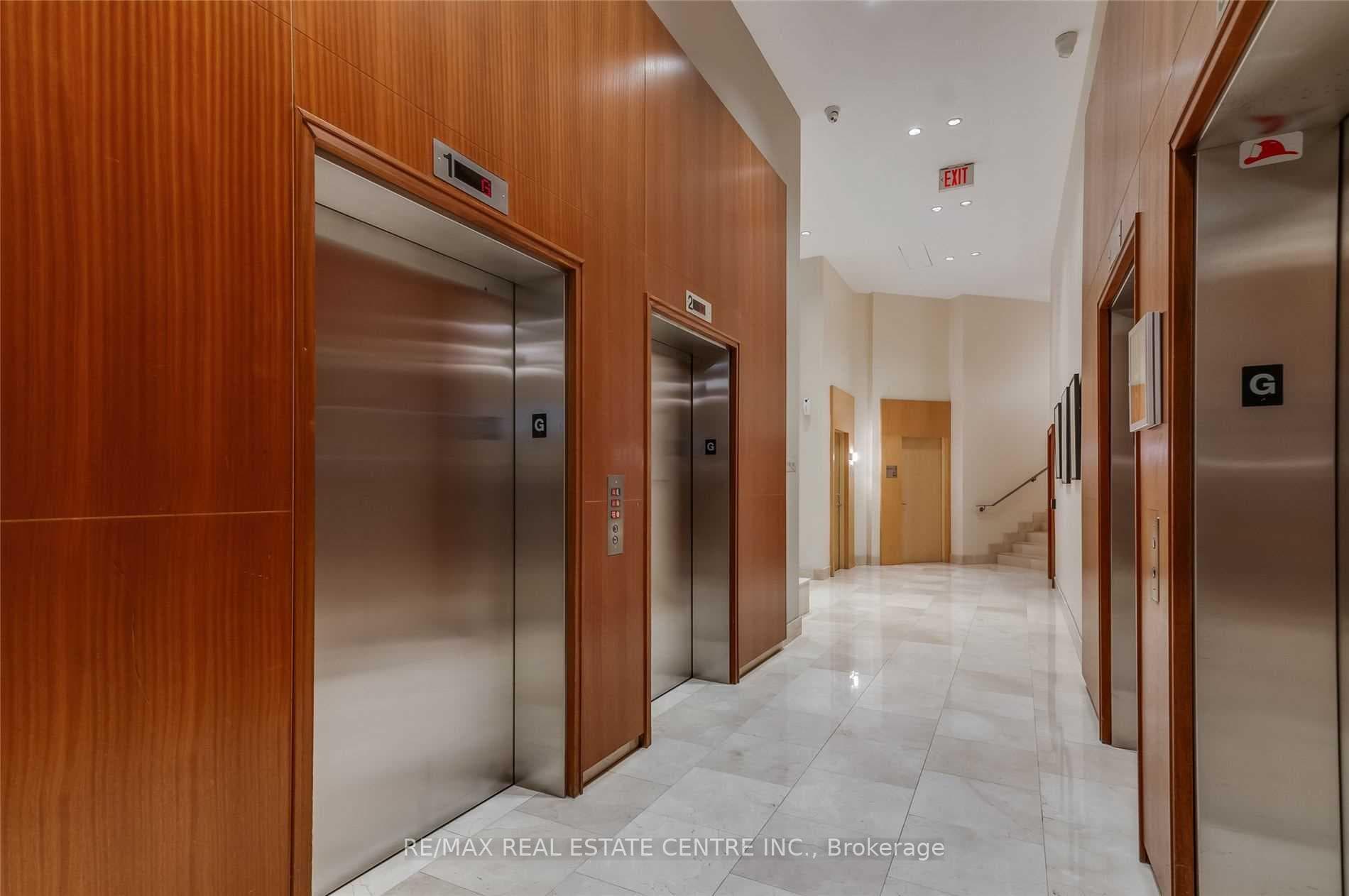 220 Burnhamthorpe Road Unit 1206 photo 6