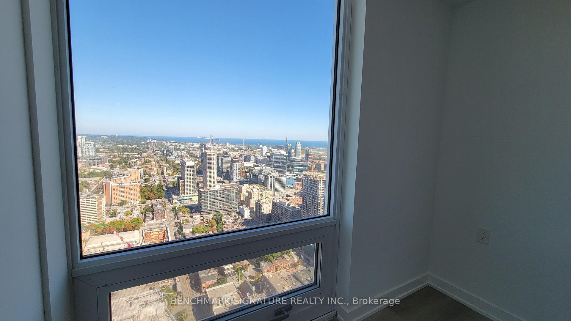 88 Queen Street Unit 5303 photo 23