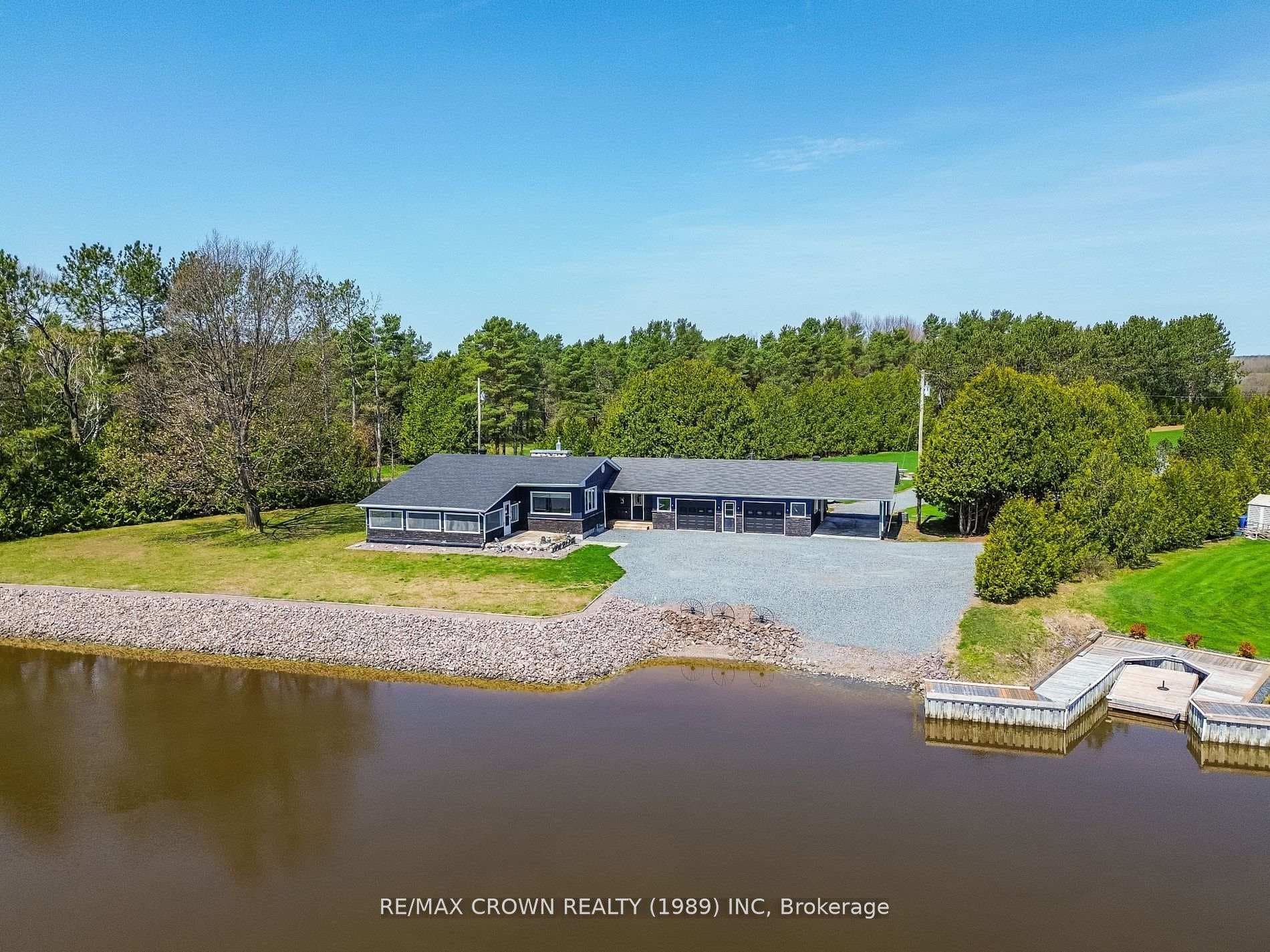 790 Lalande Road photo 5