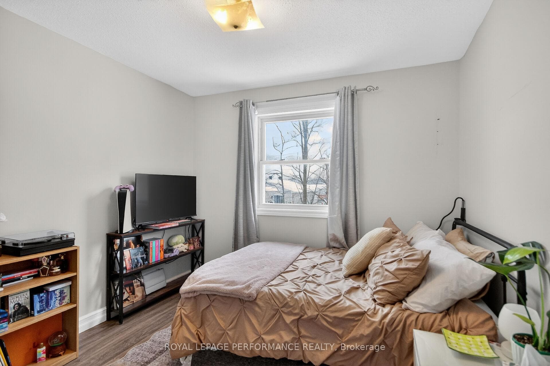 107 Dunlop Crescent photo 31