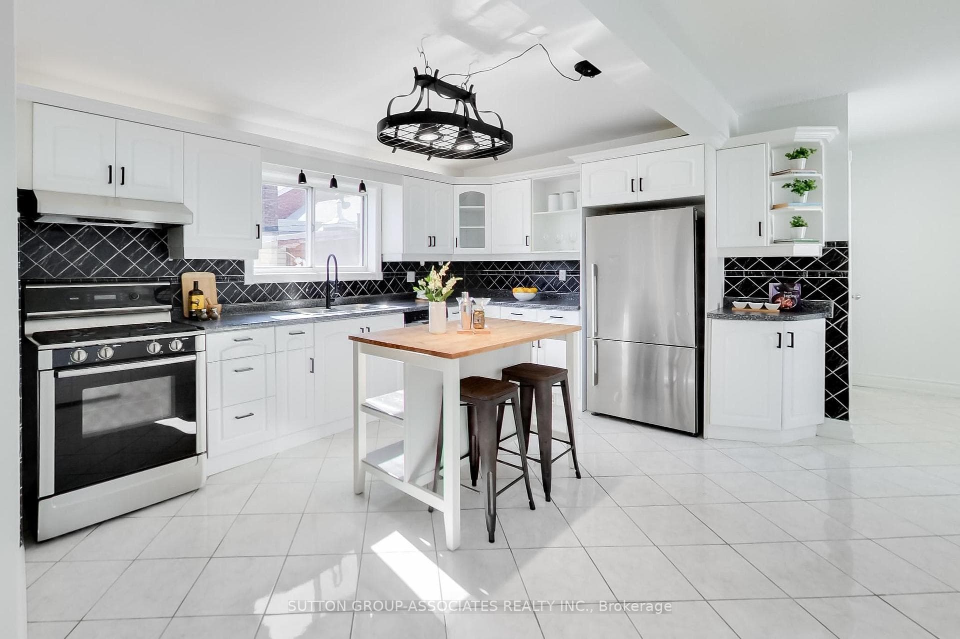 175 Earlsdale Avenue photo 14