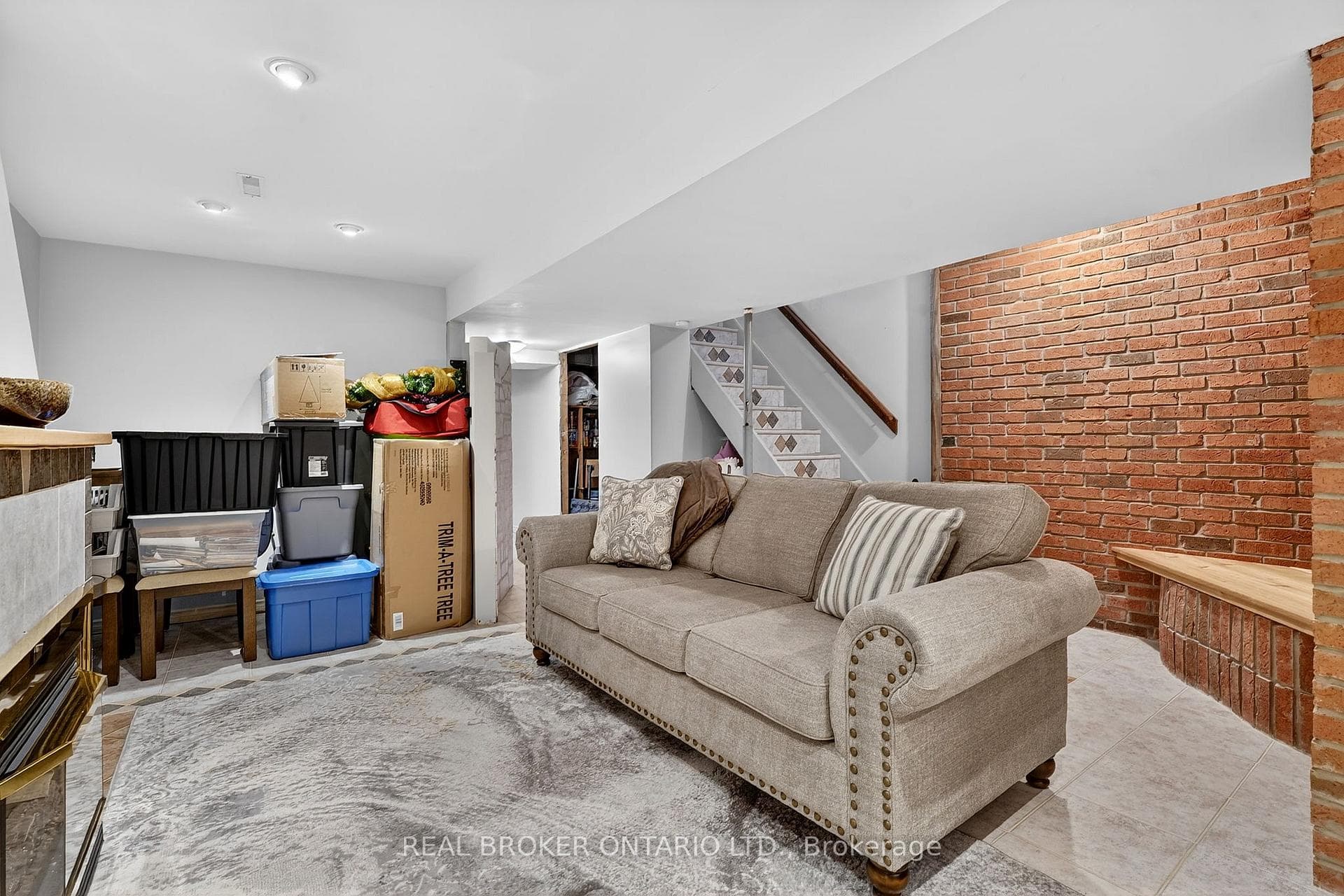 474 Knightsbridge Crescent photo 30