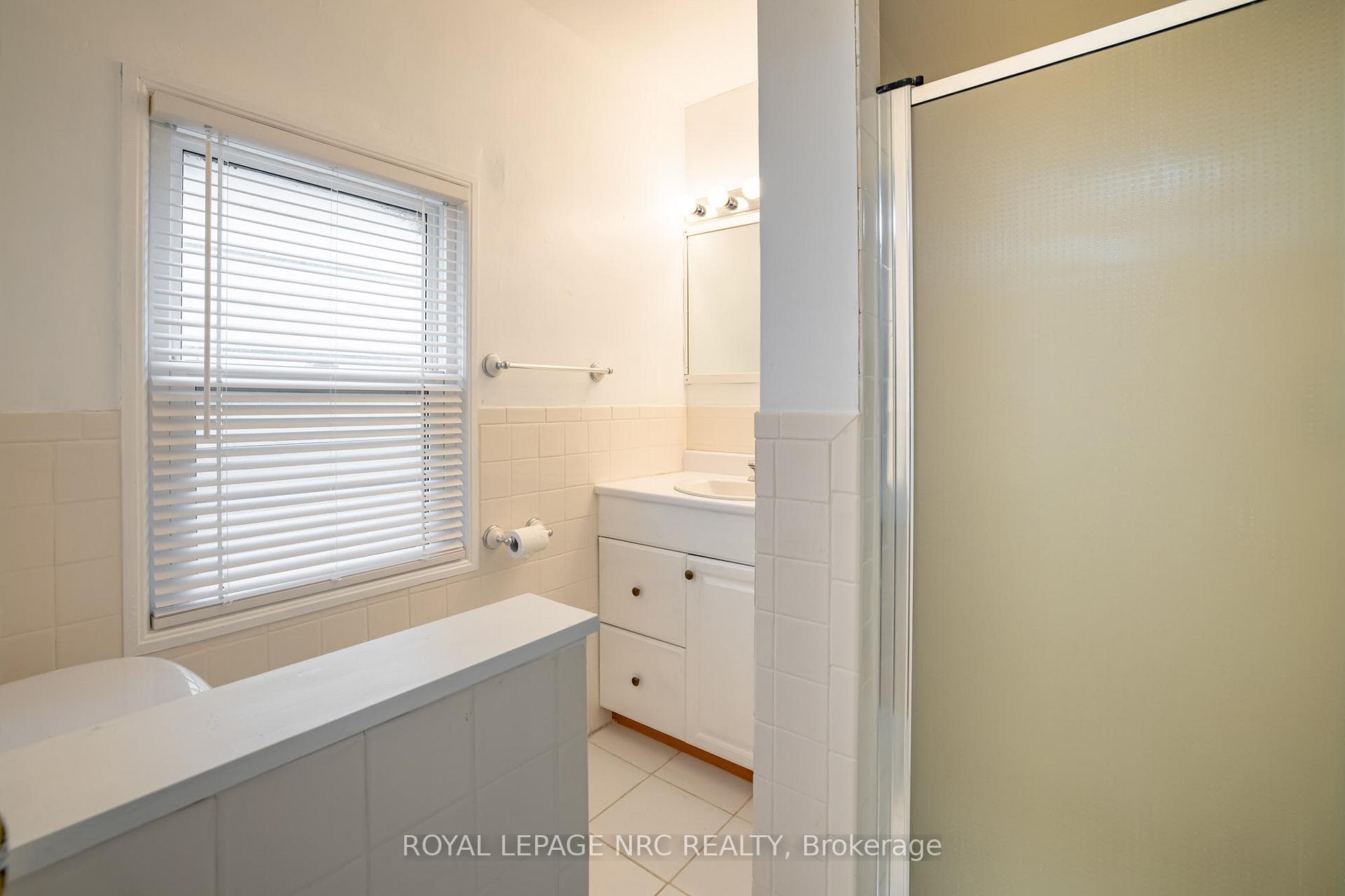 170 Niagara Street photo 11