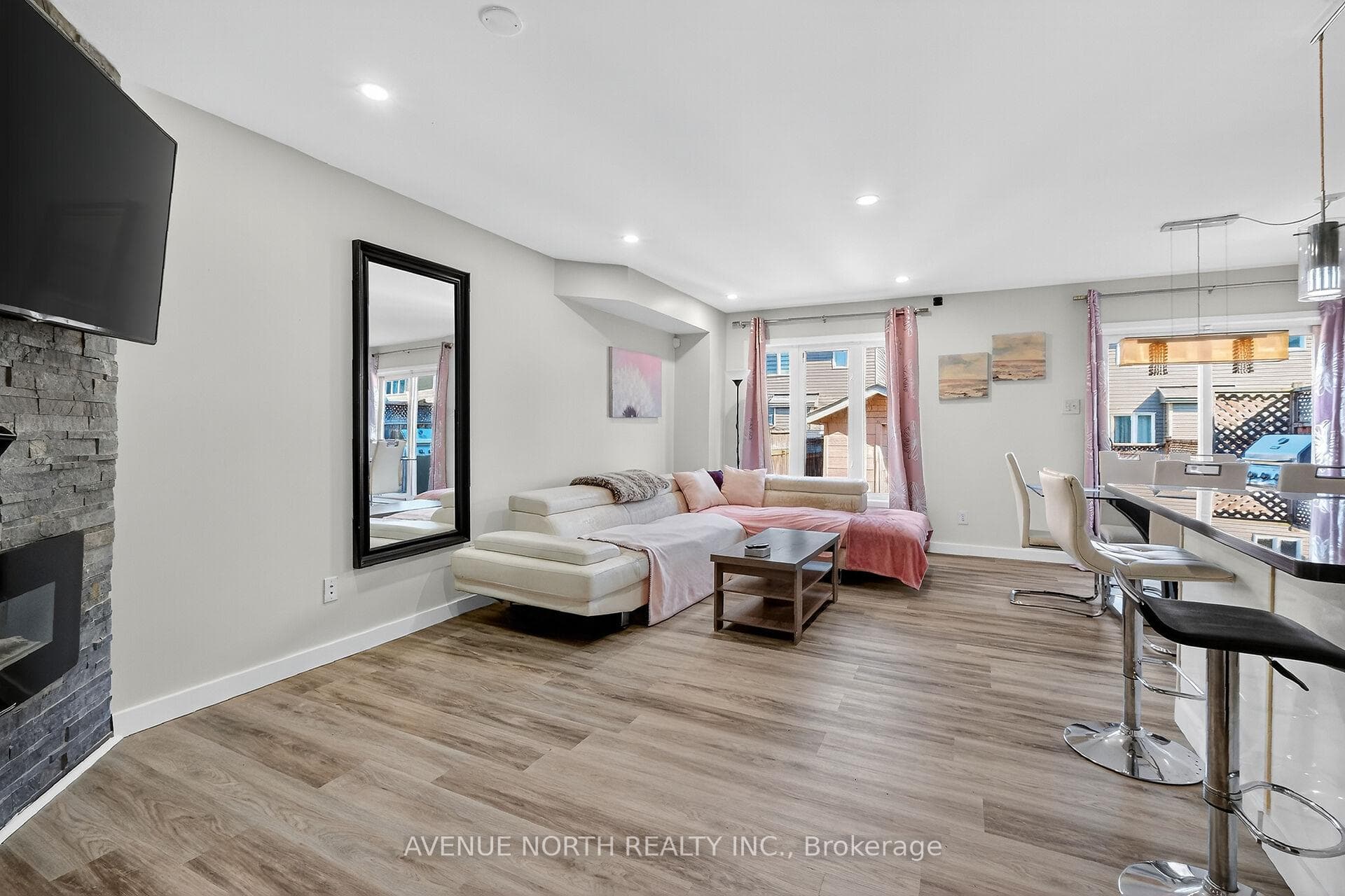208 Kingswell Street photo 10