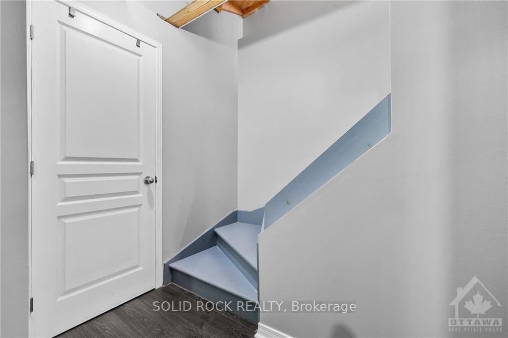 2582 RAYMOND Street photo 25