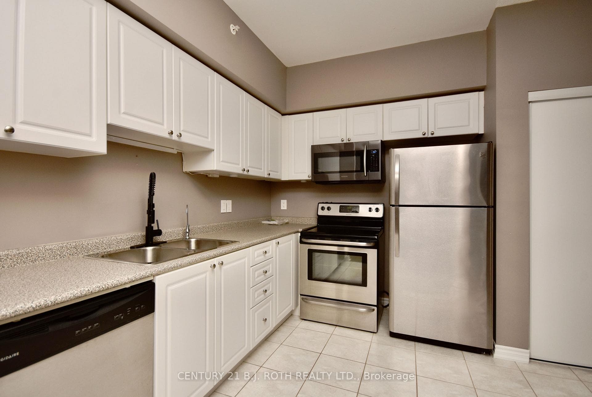 43 Ferndale Drive Unit 104 photo 4
