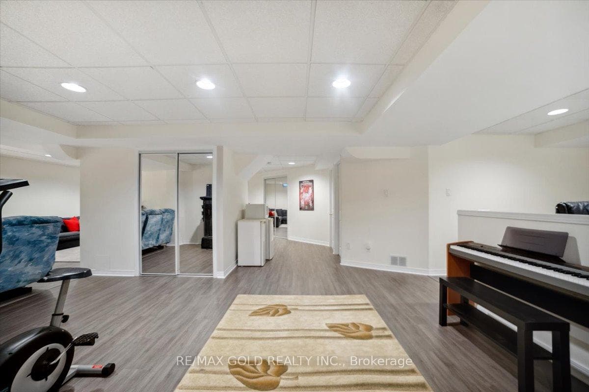 15 Canning Crescent photo 32